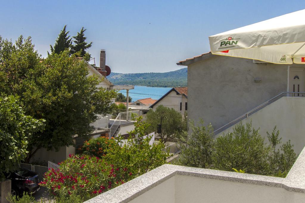 Apartments Zoran Pirovac Exterior photo